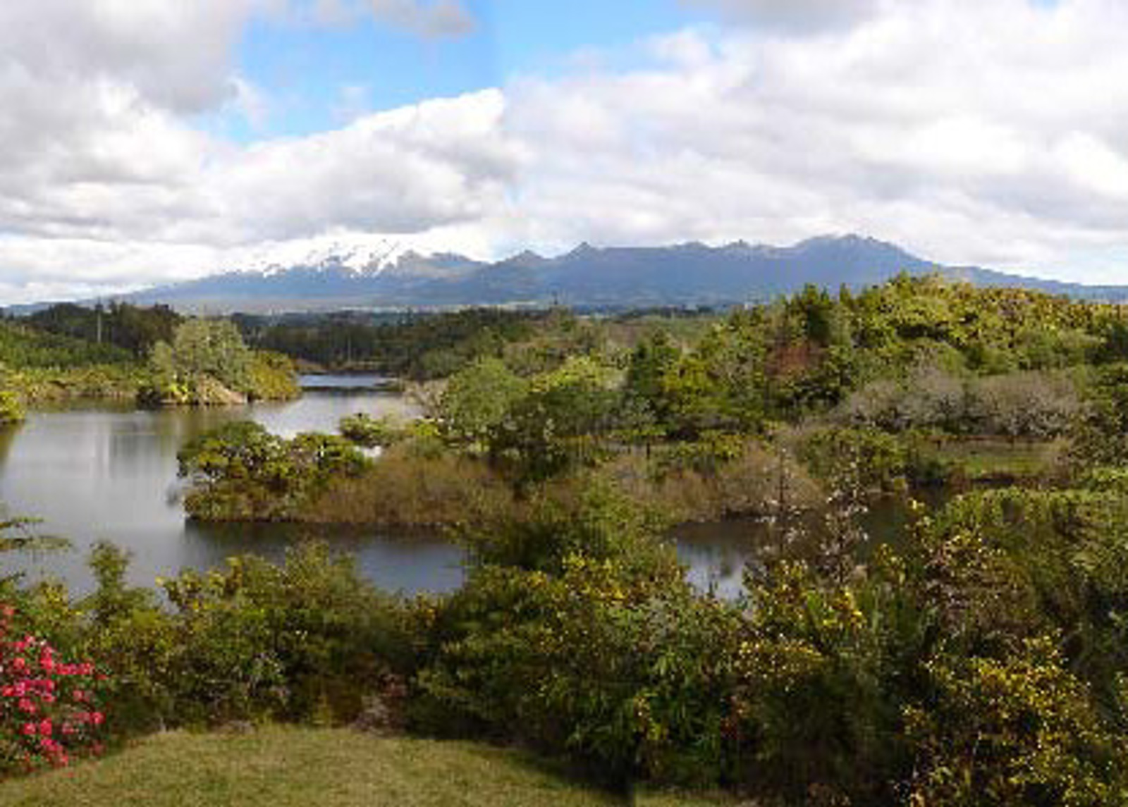 Lake Mangamahoe. 