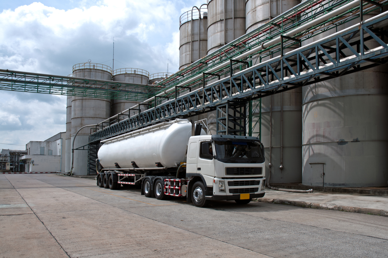 Truck tanker
