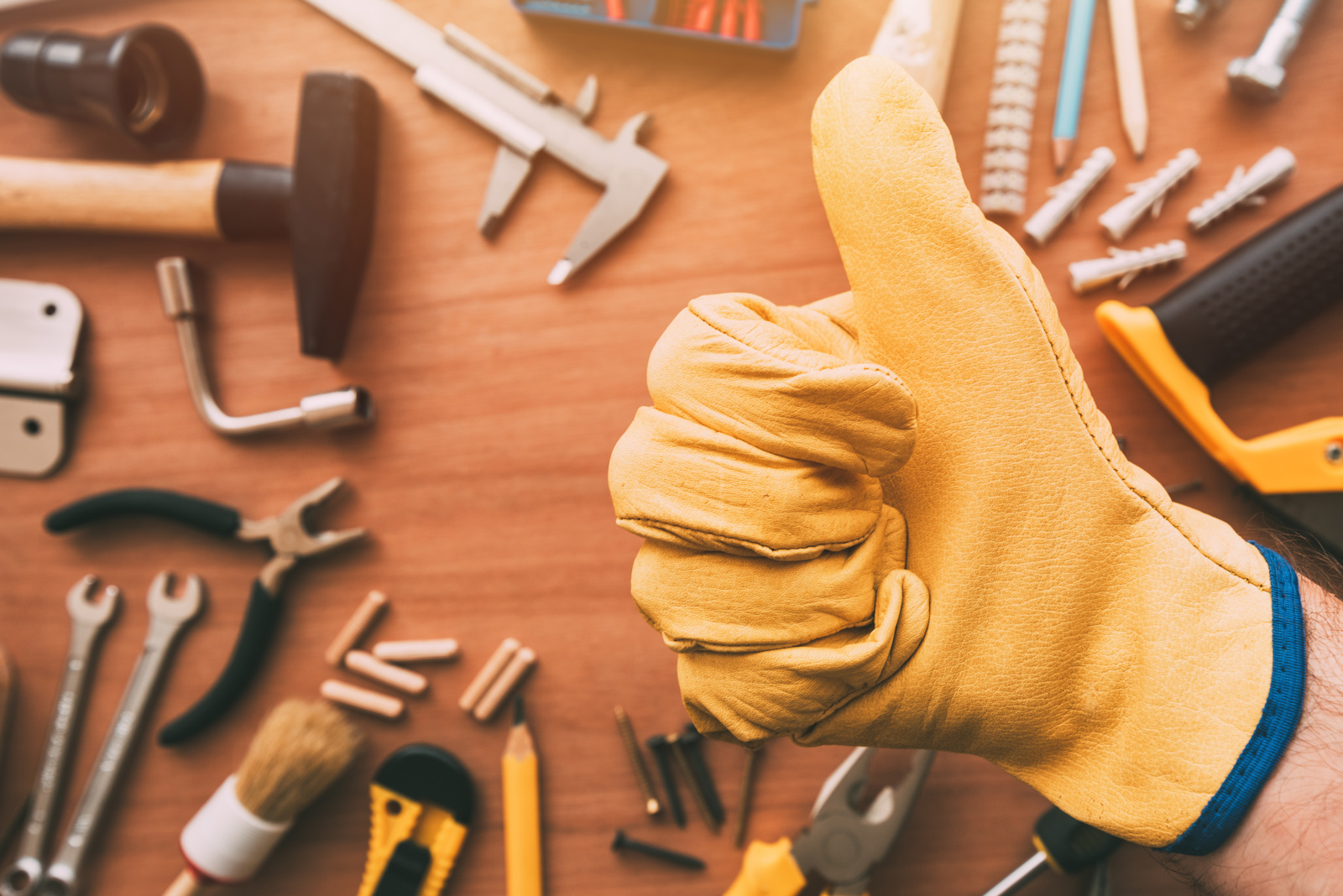 handyman gesturing thumbs up